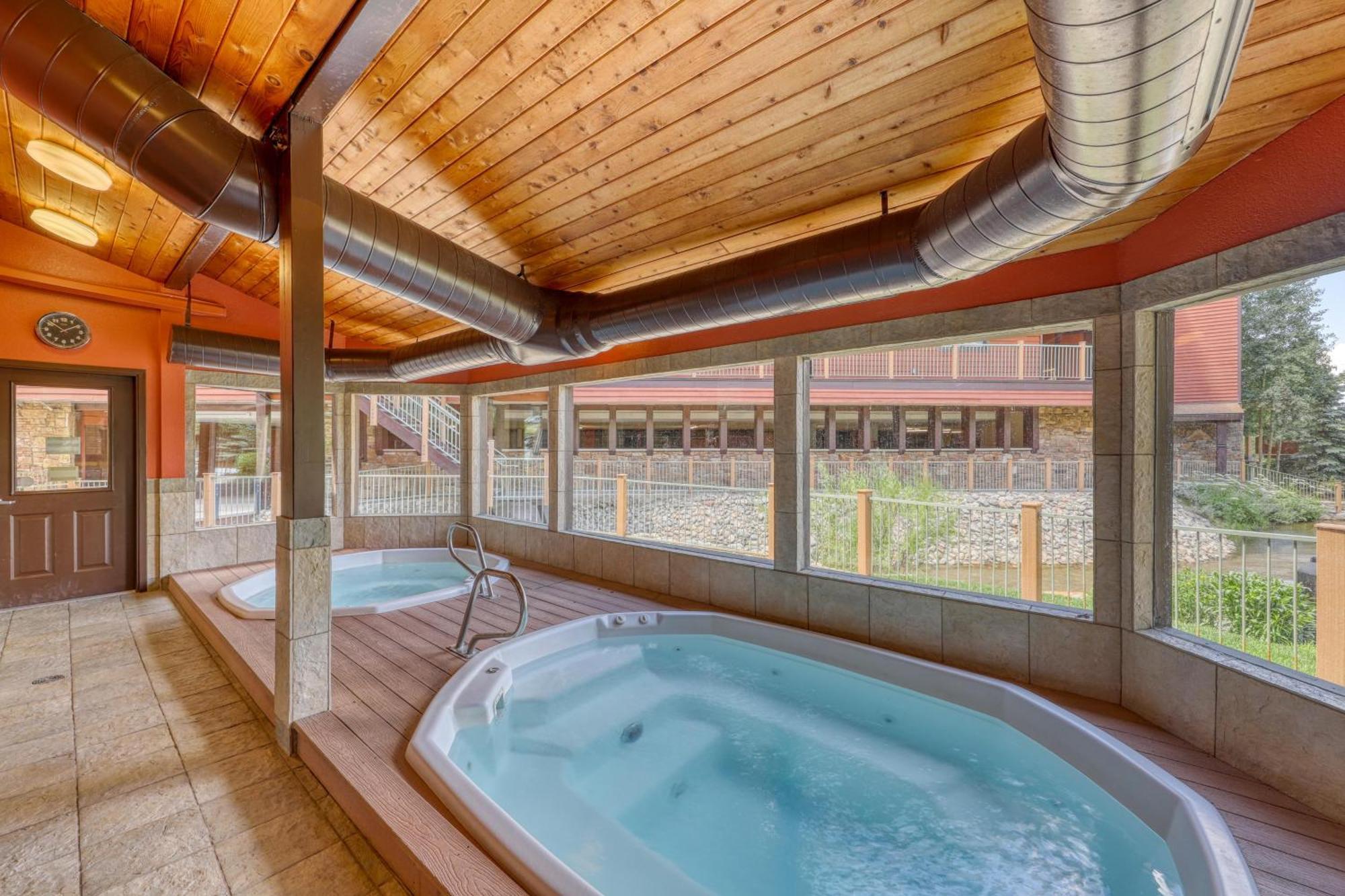 Ajs Outpost - Ski-In Condo - Fireplace & Hot Tub ブリッケンリッジ エクステリア 写真