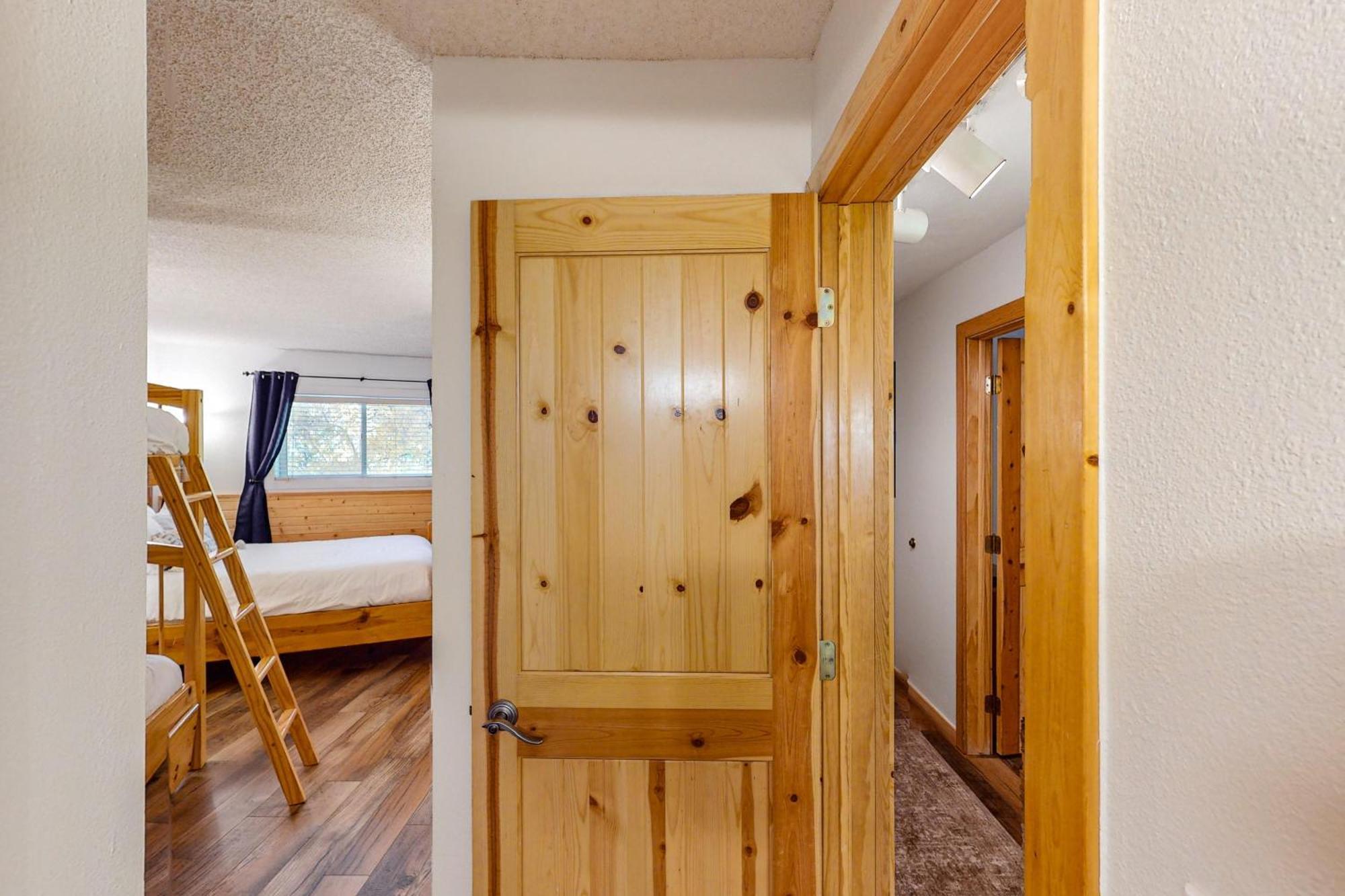 Ajs Outpost - Ski-In Condo - Fireplace & Hot Tub ブリッケンリッジ エクステリア 写真