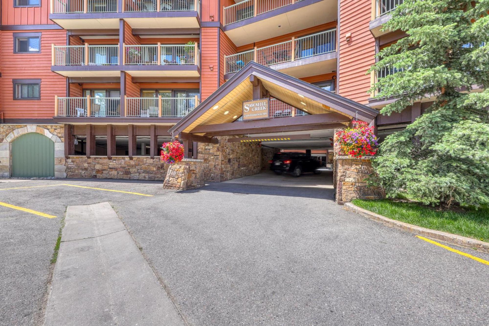 Ajs Outpost - Ski-In Condo - Fireplace & Hot Tub ブリッケンリッジ エクステリア 写真