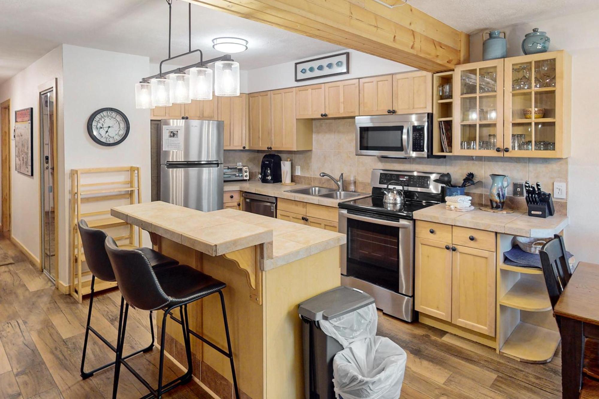 Ajs Outpost - Ski-In Condo - Fireplace & Hot Tub ブリッケンリッジ エクステリア 写真