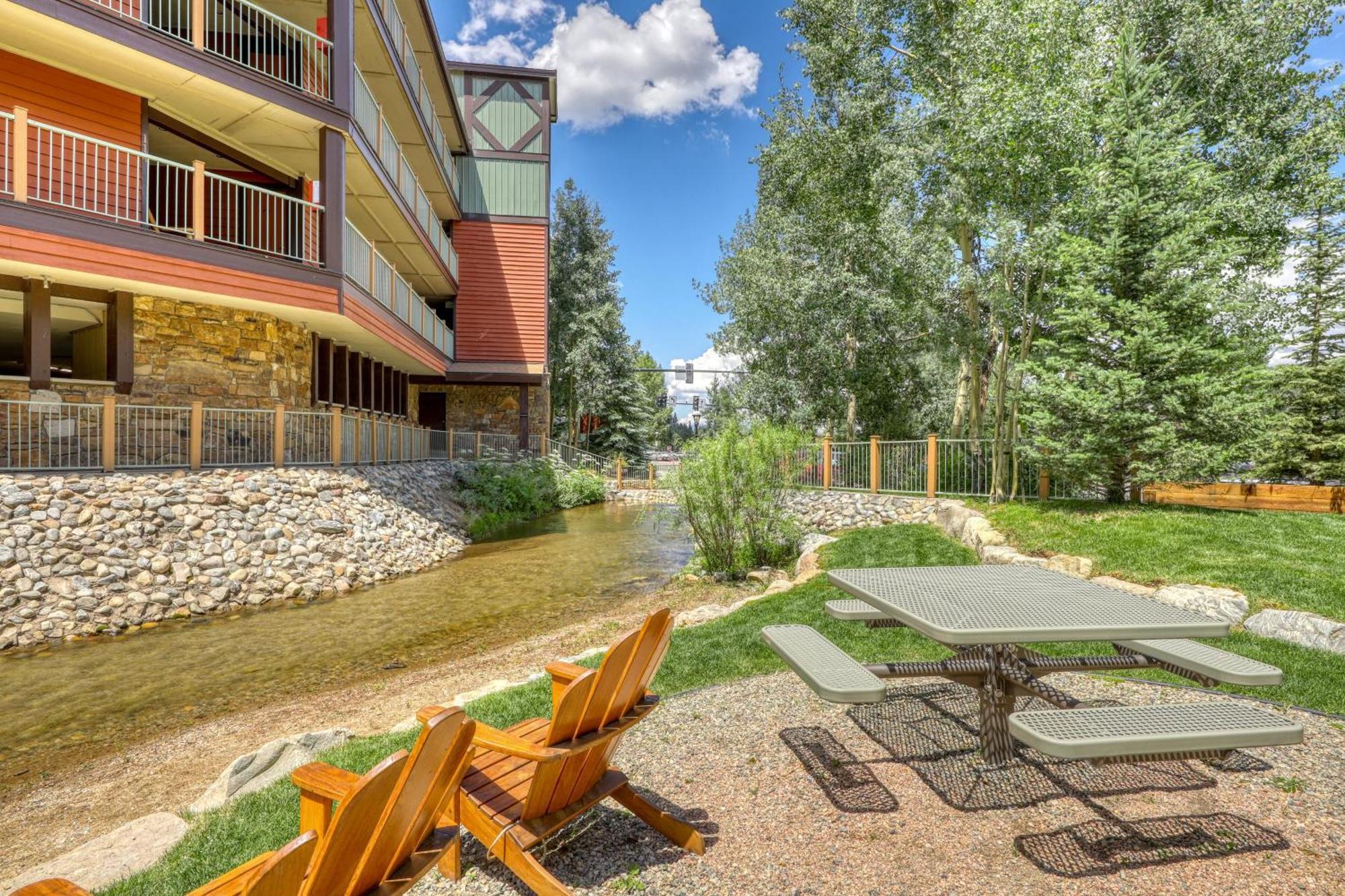 Ajs Outpost - Ski-In Condo - Fireplace & Hot Tub ブリッケンリッジ エクステリア 写真